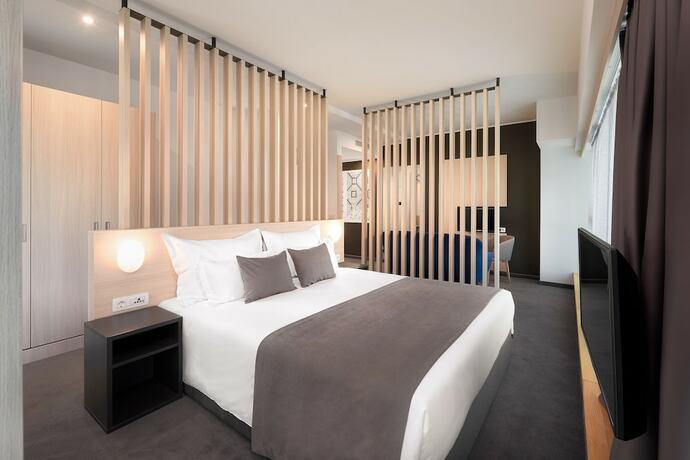 Imagen de la habitación del Hotel Salona Palace. Foto 14