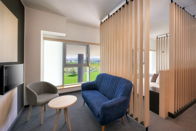 Imagen de la habitación del Hotel Salona Palace. Foto 19