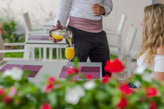 Imagen de la habitación del Hotel Salona Palace. Foto 22