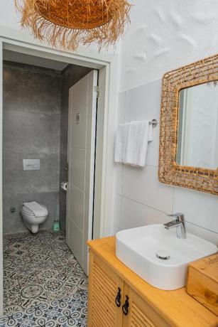 Imagen de la habitación del Hotel Salonika Suites. Foto 9