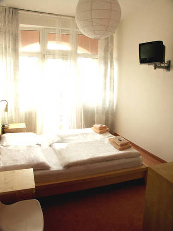 Imagen de la habitación del Hotel Saloon. Foto 15