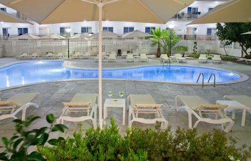Imagen de la piscina del Hotel Salou Beach By Pierre and Vacances. Foto 8