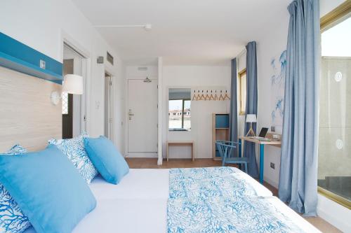 Imagen de la habitación del Hotel Salou Beach Rentalmar. Foto 5