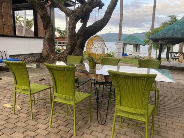 Imagen del bar/restaurante del Hotel Saltitude Dive and Beach Resort. Foto 4