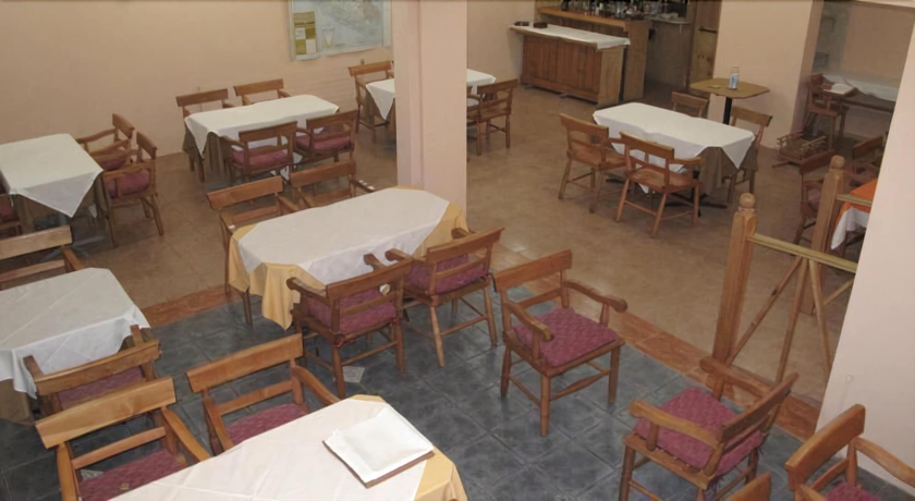 Imagen del bar/restaurante del Hotel Saltos Del Paine. Foto 8