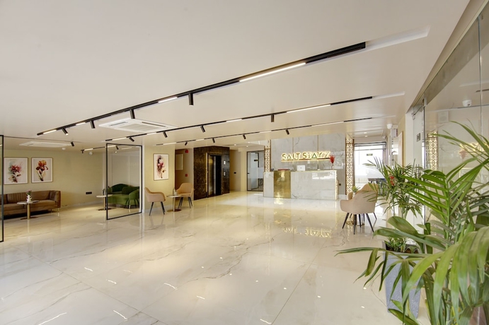 Imagen de los interiores del Hotel Saltstayz Premier - Near Golf Course Road and Sector 57. Foto 10