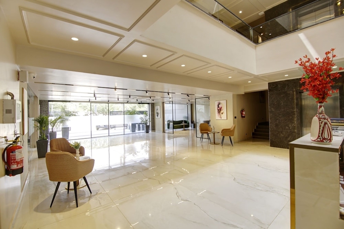 Imagen de los interiores del Hotel Saltstayz Premier - Near Golf Course Road and Sector 57. Foto 11