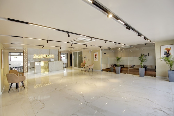 Imagen de los interiores del Hotel Saltstayz Premier - Near Golf Course Road and Sector 57. Foto 12