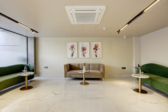 Imagen de los interiores del Hotel Saltstayz Premier - Near Golf Course Road and Sector 57. Foto 14