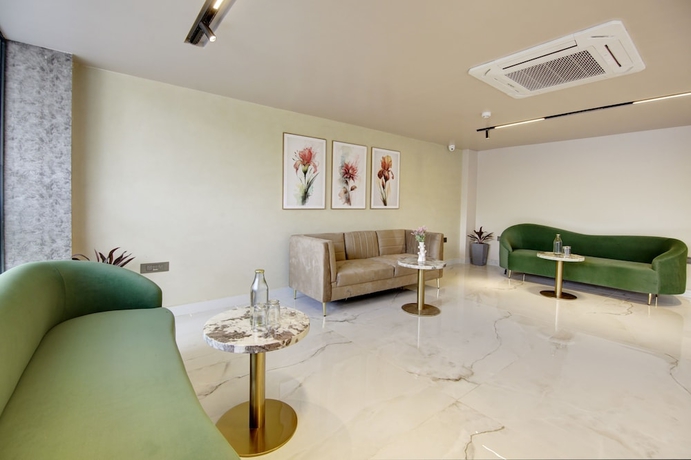 Imagen de los interiores del Hotel Saltstayz Premier - Near Golf Course Road and Sector 57. Foto 15