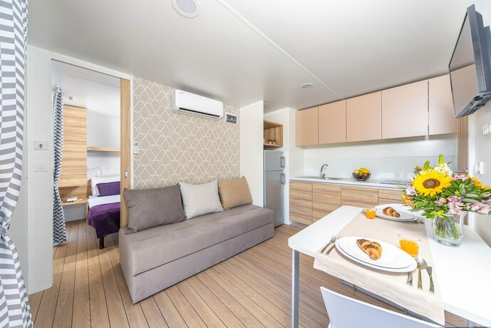 Imagen de la habitación del Hotel Salumbra Mobile Homes Camp Selce. Foto 17
