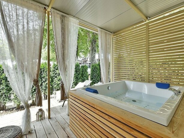 Imagen general del Hotel Salumbra Mobile Homes Camp Selce. Foto 14