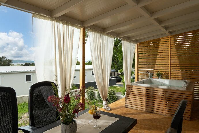 Imagen general del Hotel Salumbra Mobile Homes Camp Selce. Foto 15