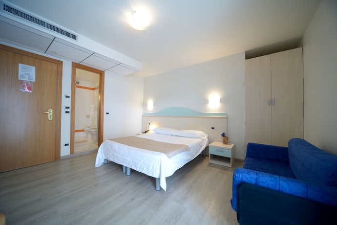 Imagen de la habitación del Hotel Salus, Lignano Sabbiadoro. Foto 11