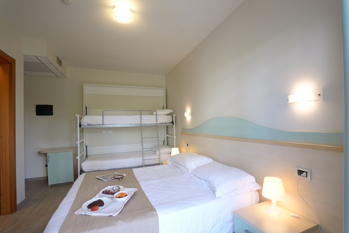 Imagen de la habitación del Hotel Salus, Lignano Sabbiadoro. Foto 14