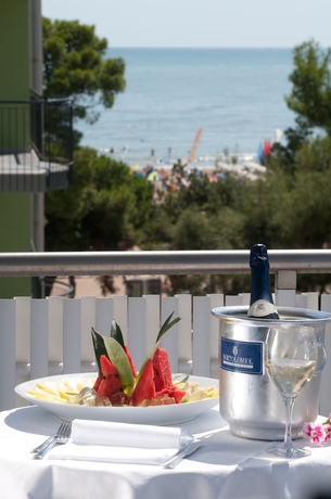 Imagen de la habitación del Hotel Salus, Lignano Sabbiadoro. Foto 16