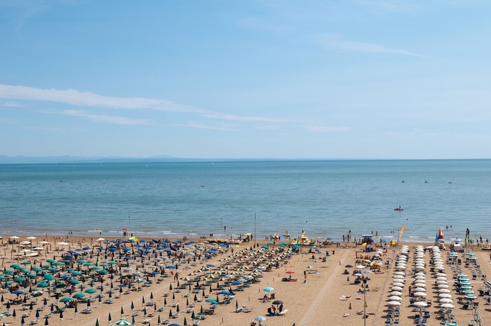 Imagen de los exteriores del Hotel Salus, Lignano Sabbiadoro. Foto 17