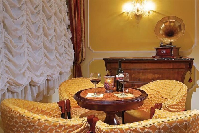 Imagen del bar/restaurante del Hotel Salus Terme. Foto 2