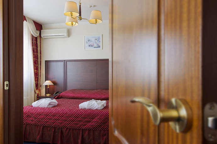 Imagen de la habitación del Hotel Salut. Foto 10