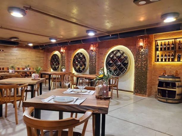 Imagen del bar/restaurante del Hotel Salvador, Batumi. Foto 5