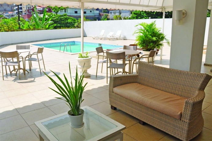 Imagen de la piscina del Hotel Salvador Mar. Foto 19