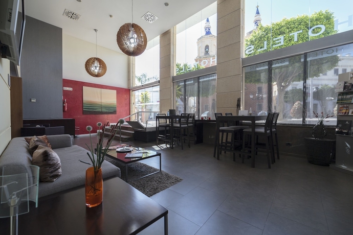 Imagen de los interiores del Hotel Salymar. Foto 18