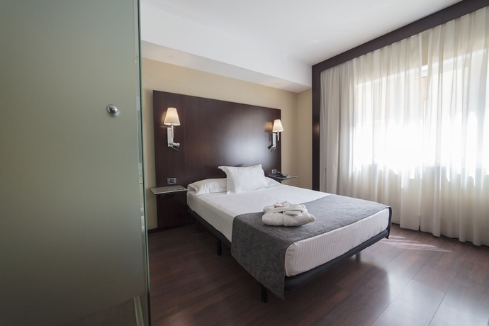 Imagen de la habitación del Hotel Salymar. Foto 9