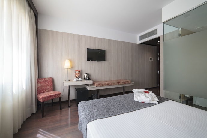 Imagen de la habitación del Hotel Salymar. Foto 12