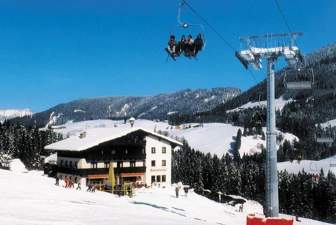 Imagen de los exteriores del Hotel Salzburger Dolomitenhof. Foto 10