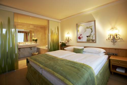 Imagen de la habitación del Hotel Salzburgerhof. Foto 10