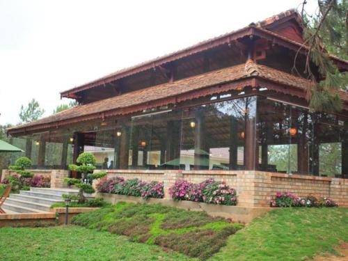 Imagen general del Hotel Sam Tuyen Lam Resort, Da Lat. Foto 10