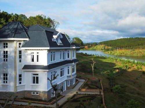 Imagen general del Hotel Sam Tuyen Lam Resort, Da Lat. Foto 13