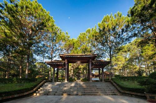 Imagen general del Hotel Sam Tuyen Lam Resort, Da Lat. Foto 14