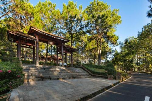 Imagen general del Hotel Sam Tuyen Lam Resort, Da Lat. Foto 16