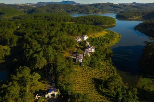 Imagen general del Hotel Sam Tuyen Lam Resort, Da Lat. Foto 19