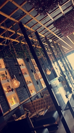 Imagen del bar/restaurante del Hotel Sama Sohar Apartment. Foto 4