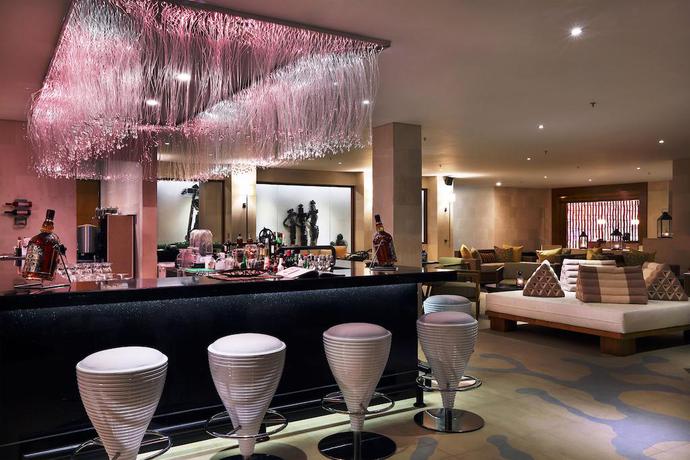 Imagen del bar/restaurante del Hotel Samabe Bali Suites and Villas - Chse Certified. Foto 2