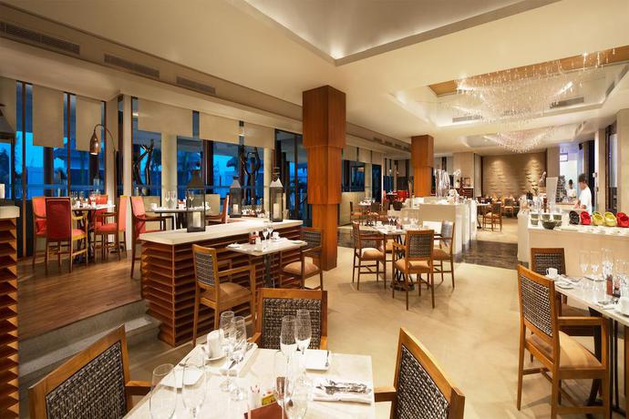 Imagen del bar/restaurante del Hotel Samabe Bali Suites and Villas - Chse Certified. Foto 3