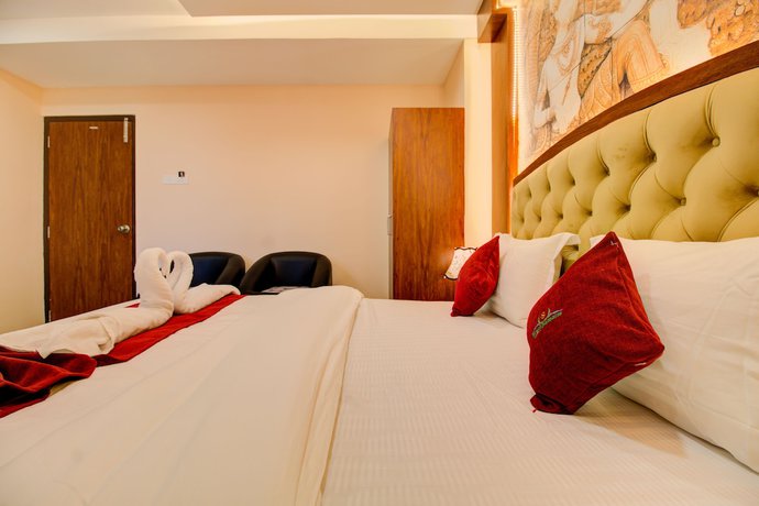 Imagen de la habitación del Hotel Samaira Residency. Foto 6