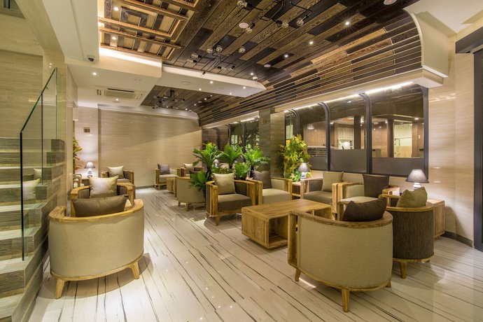 Imagen de los interiores del Hotel Samann Grand. Foto 16