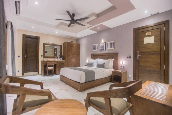 Imagen de la habitación del Hotel Samann Grand. Foto 9