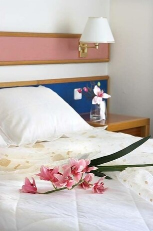 Imagen de la habitación del Hotel Samaras. Foto 26