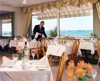 Imagen del bar/restaurante del Hotel Samares Coast. Foto 4