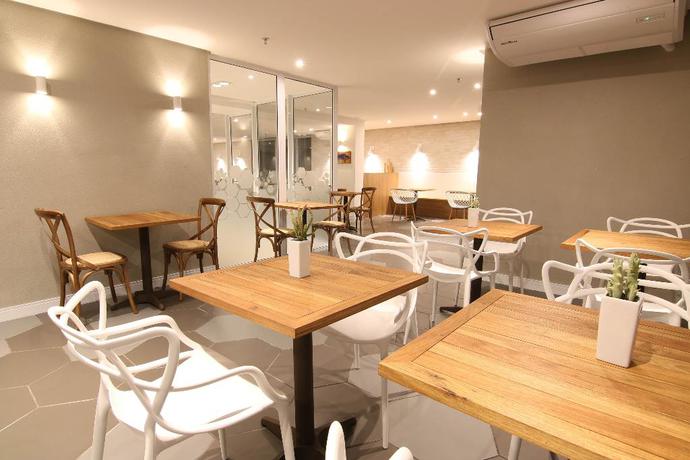 Imagen del bar/restaurante del Hotel Samba Bossa Nova Cabo Frio. Foto 2