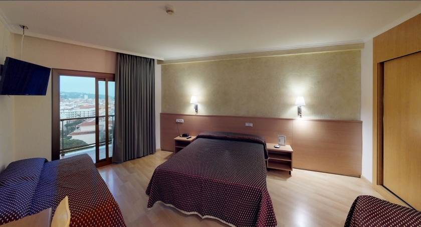 Imagen de la habitación del Hotel Samba. Foto 15