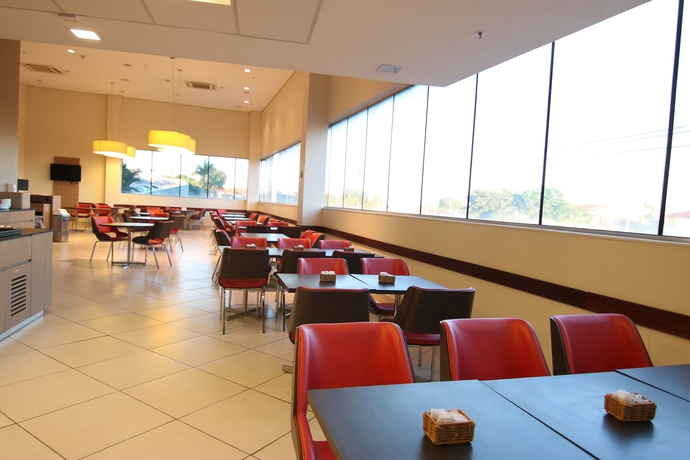 Imagen del bar/restaurante del Hotel Samba Itabora&iacute;. Foto 2