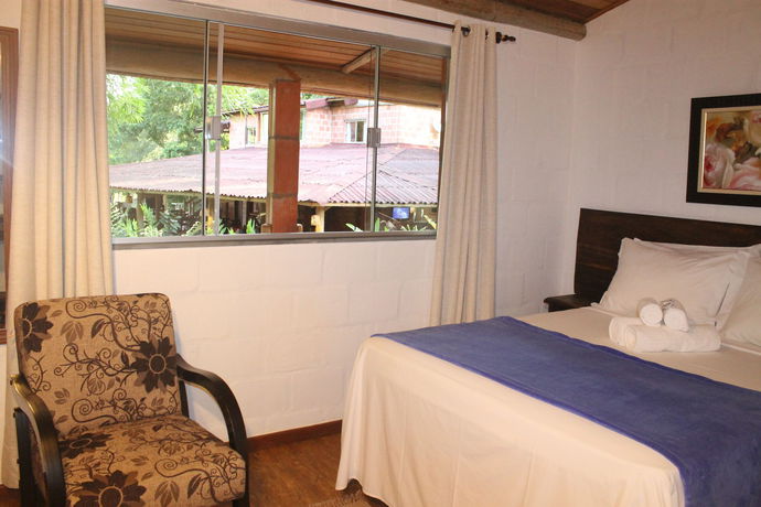 Imagen de la piscina del Hotel Sambaetiba. Foto 16