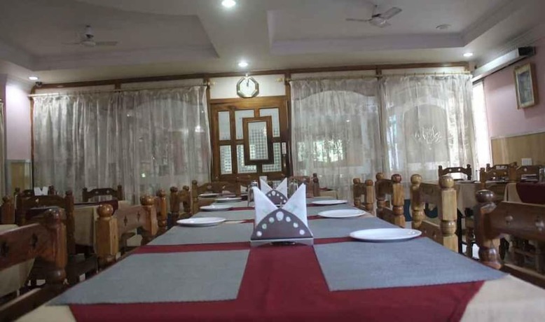 Imagen del bar/restaurante del Hotel Sambit Royal. Foto 5