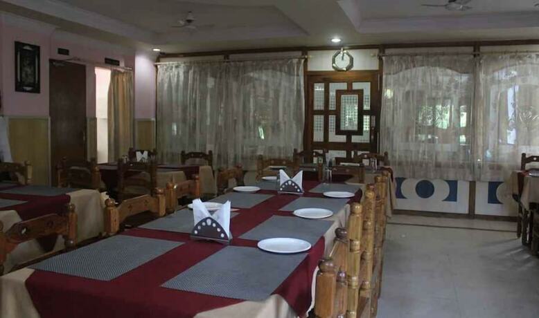 Imagen del bar/restaurante del Hotel Sambit Royal. Foto 6