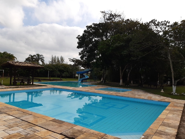 Imagen de la piscina del Hotel Sambur&aacute; Chalets. Foto 18